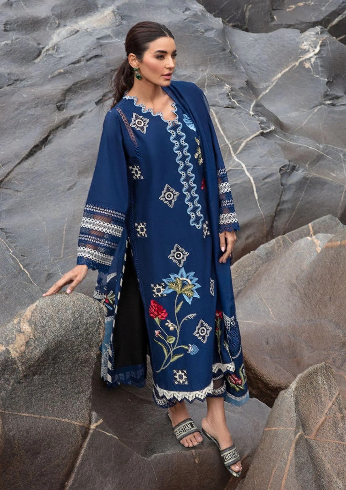 3 Piece Stitched Luxury Lawn Suit - Ready To Wear